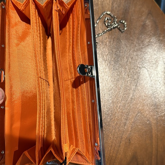 UF  Gators Clutch🧡💙 come with shoulder strap nwot 9 x 4” - Picture 3 of 3